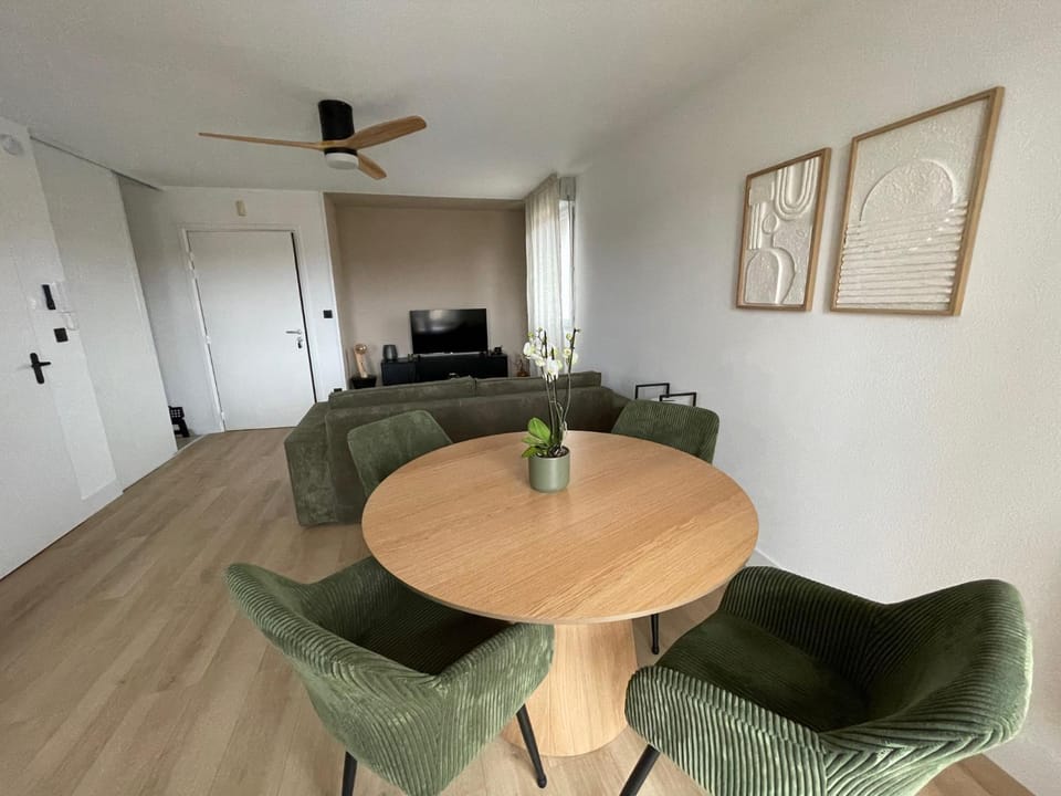Living room, Seating area, Dining area