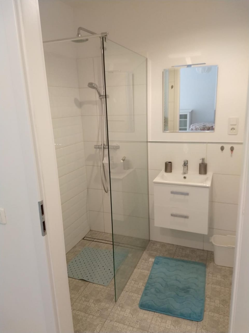 Shower, Bathroom, towels