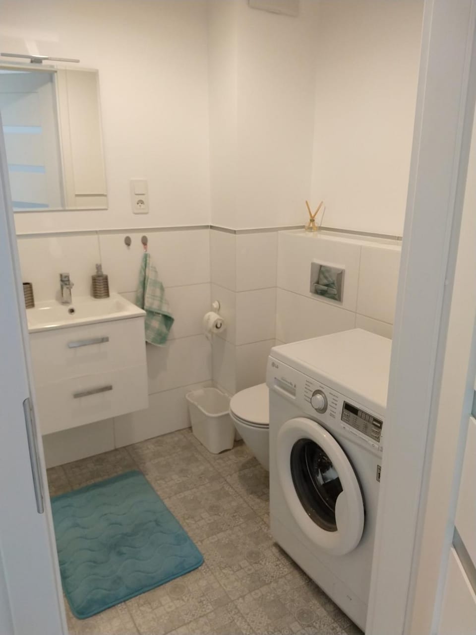 Bathroom, towels, washing machine, dryer