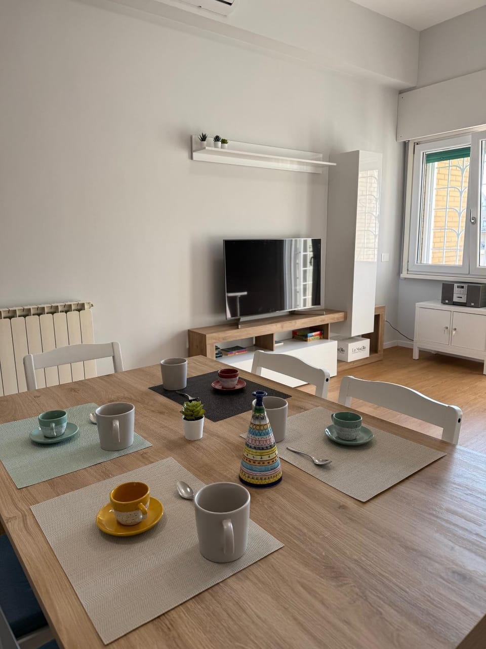 TV and multimedia, Living room, Dining area