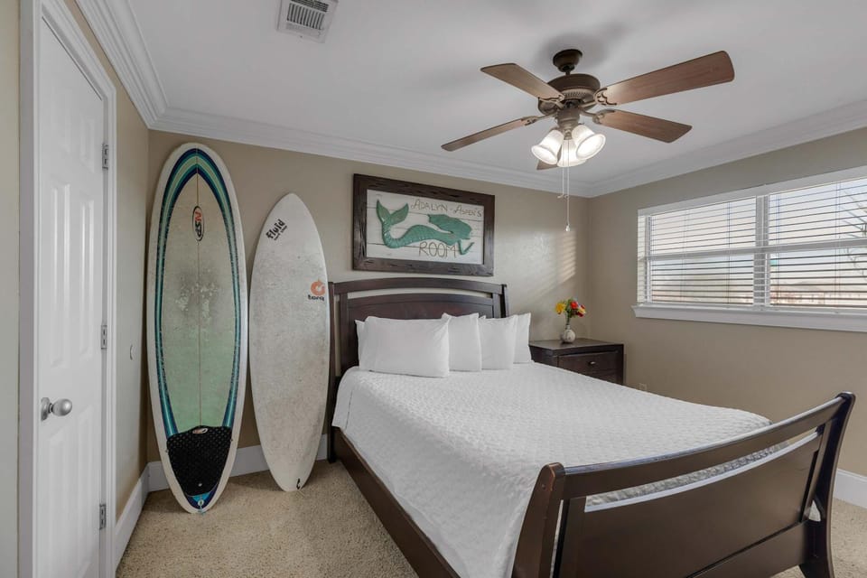 Bluefish Community Pool and Minutes Walk To The Beach House in Okaloosa Island