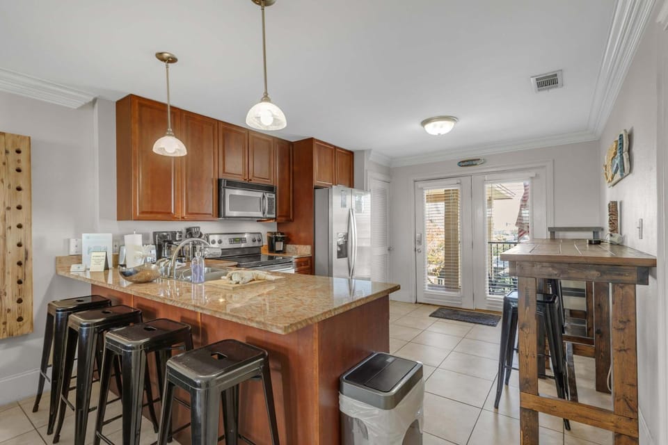 Bluefish Community Pool and Minutes Walk To The Beach House in Okaloosa Island