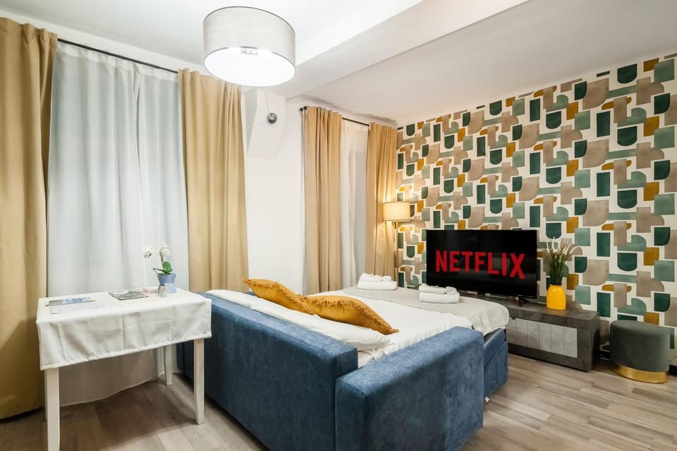 Bed, TV and multimedia, Living room, Seating area