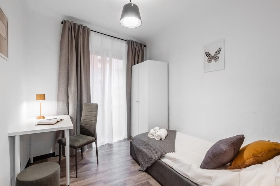 Bed, Photo of the whole room, Bedroom