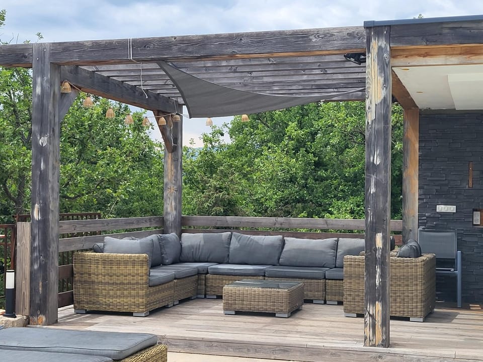 Coffee/tea facilities, Pool view