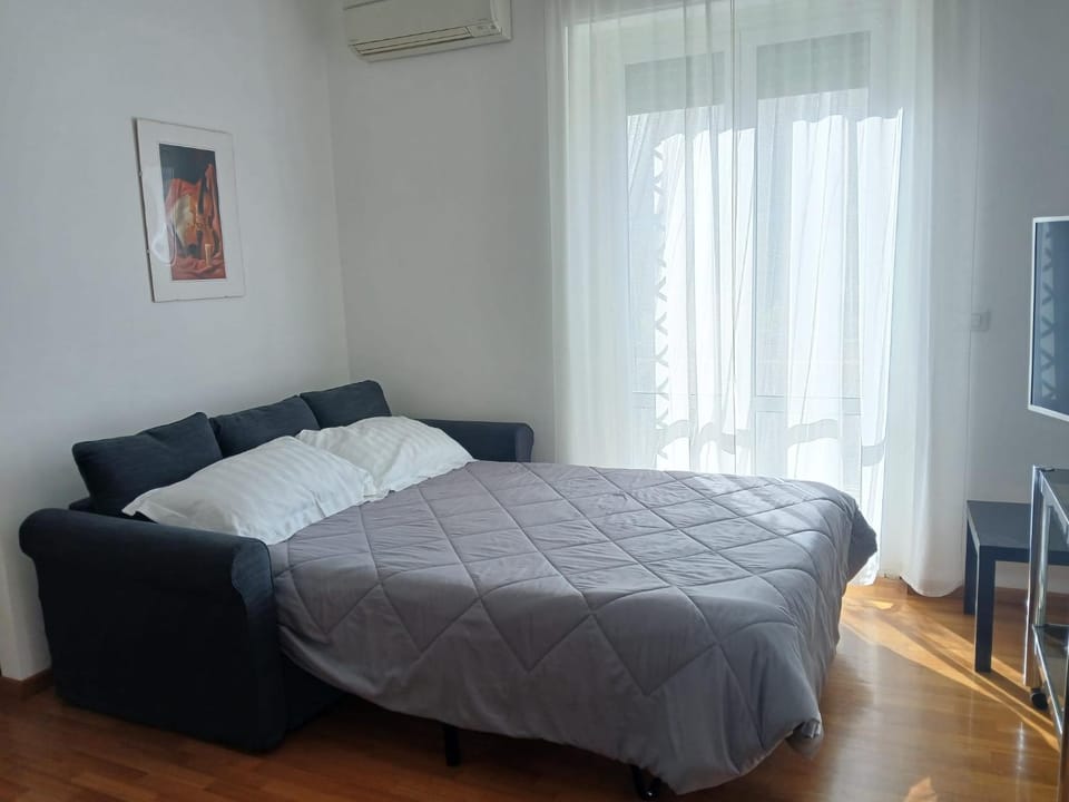 Bed, Living room