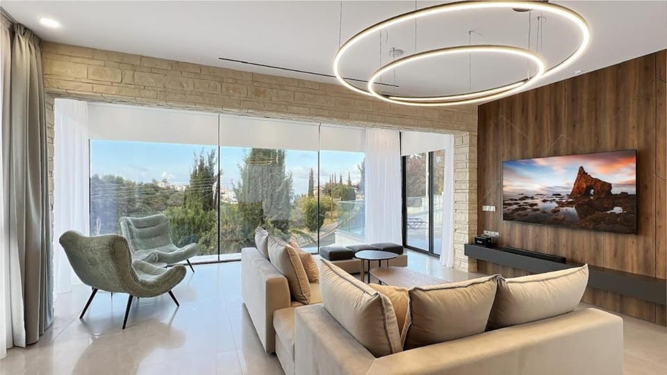 Majestic Manor Villa in Tala
