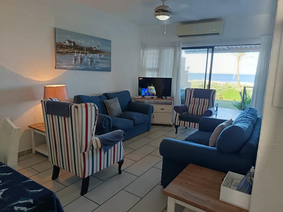 Natural landscape, TV and multimedia, Living room, Seating area