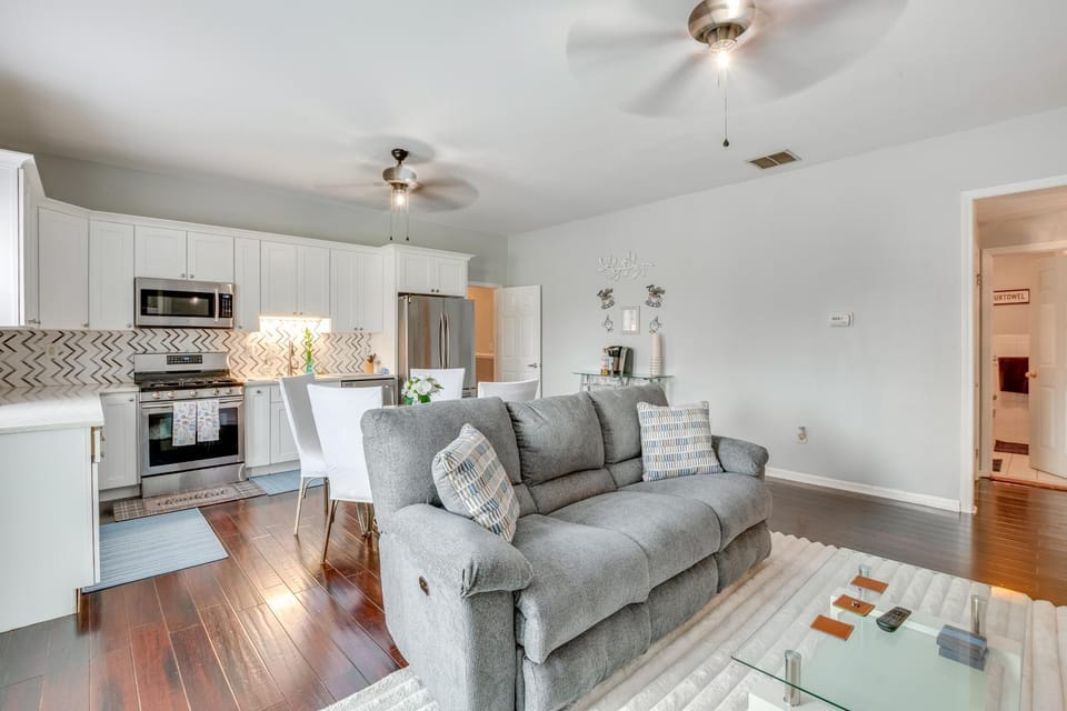 5 Mi to Rutgers University: New Jersey Guest Suite Apartment in South River