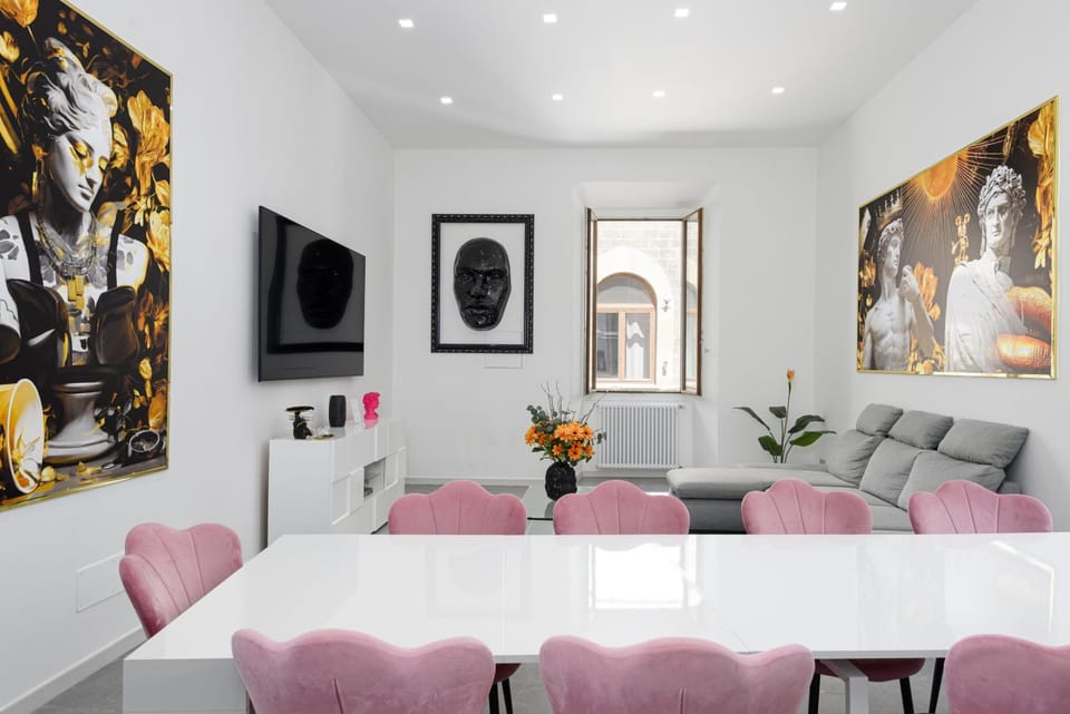 Communal lounge/ TV room