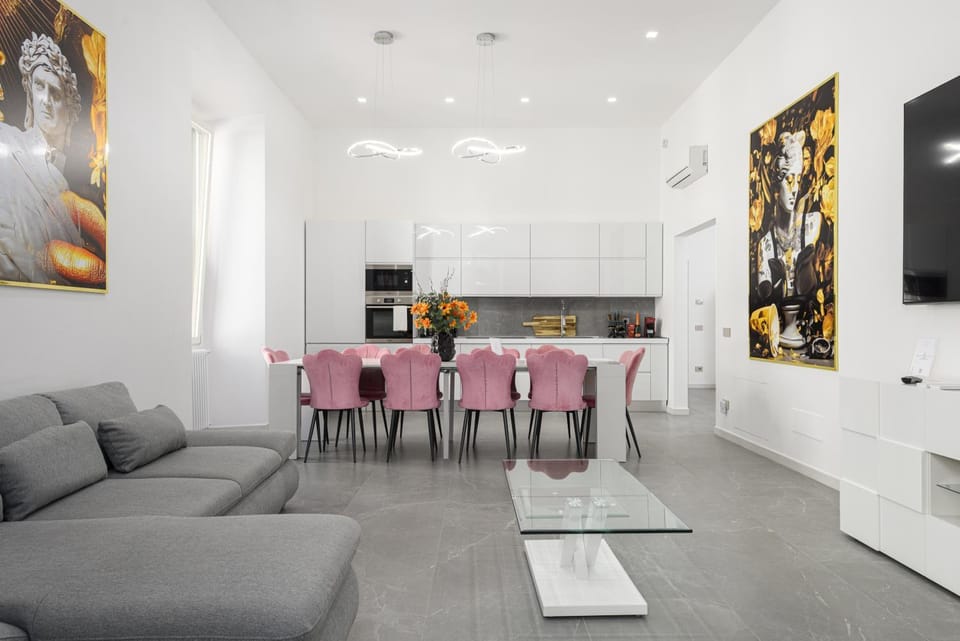 TV and multimedia, Kitchen or kitchenette, Living room, Seating area, Dining area