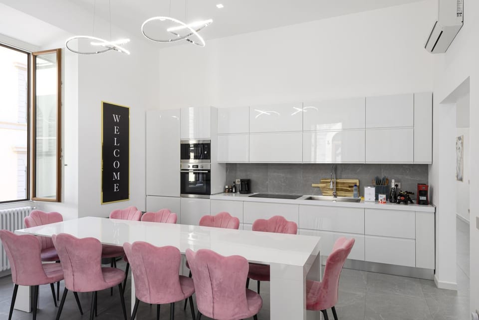 Kitchen or kitchenette, Dining area, oven, pet friendly, stove