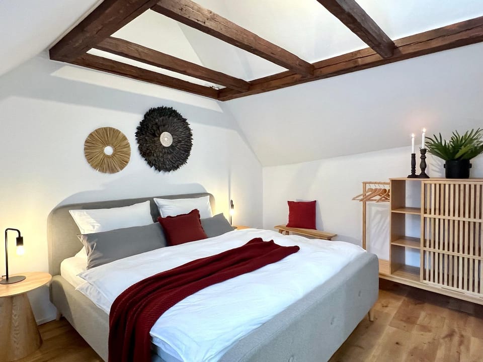 Photo of the whole room, Bedroom