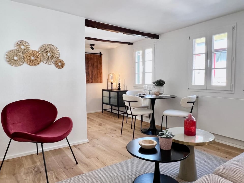 Living room, Dining area