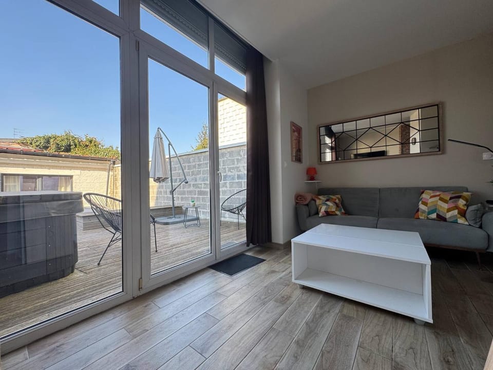 Communal lounge/ TV room, Living room