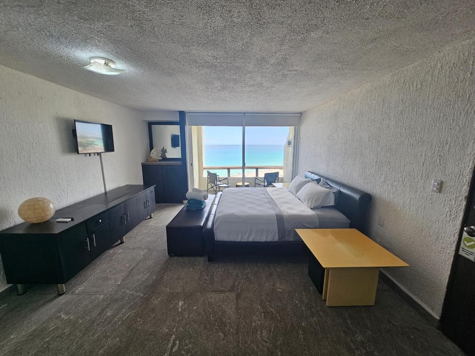 Bed, TV and multimedia, Living room