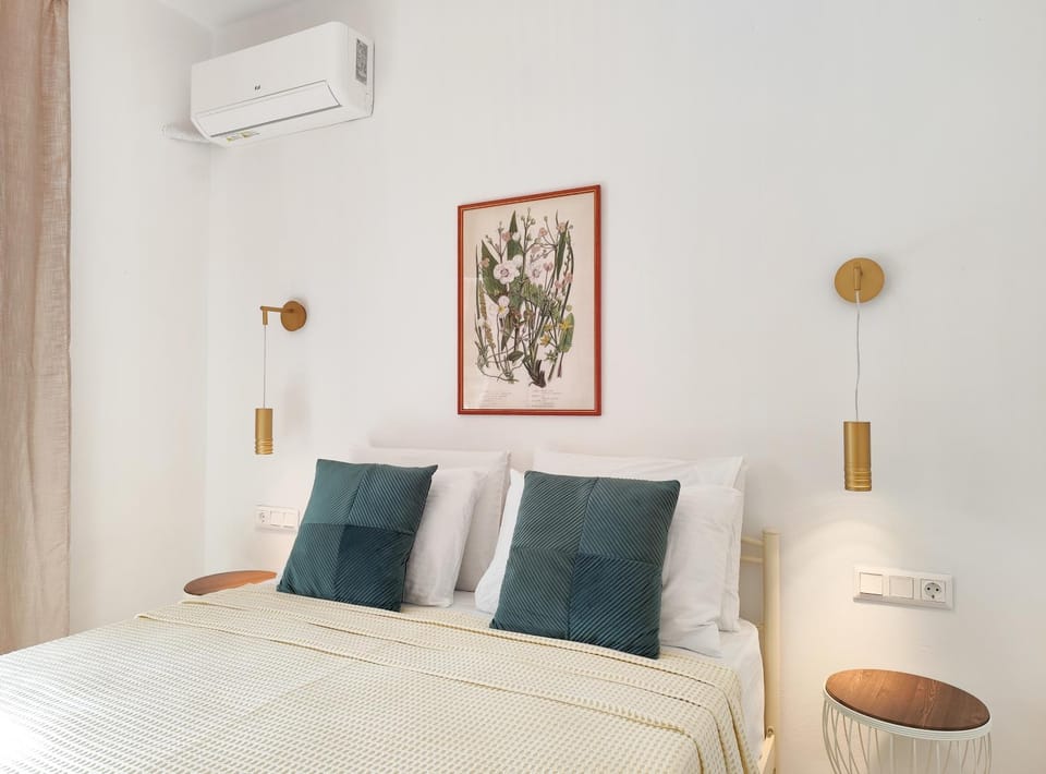 Bed, Bedroom, air conditioner