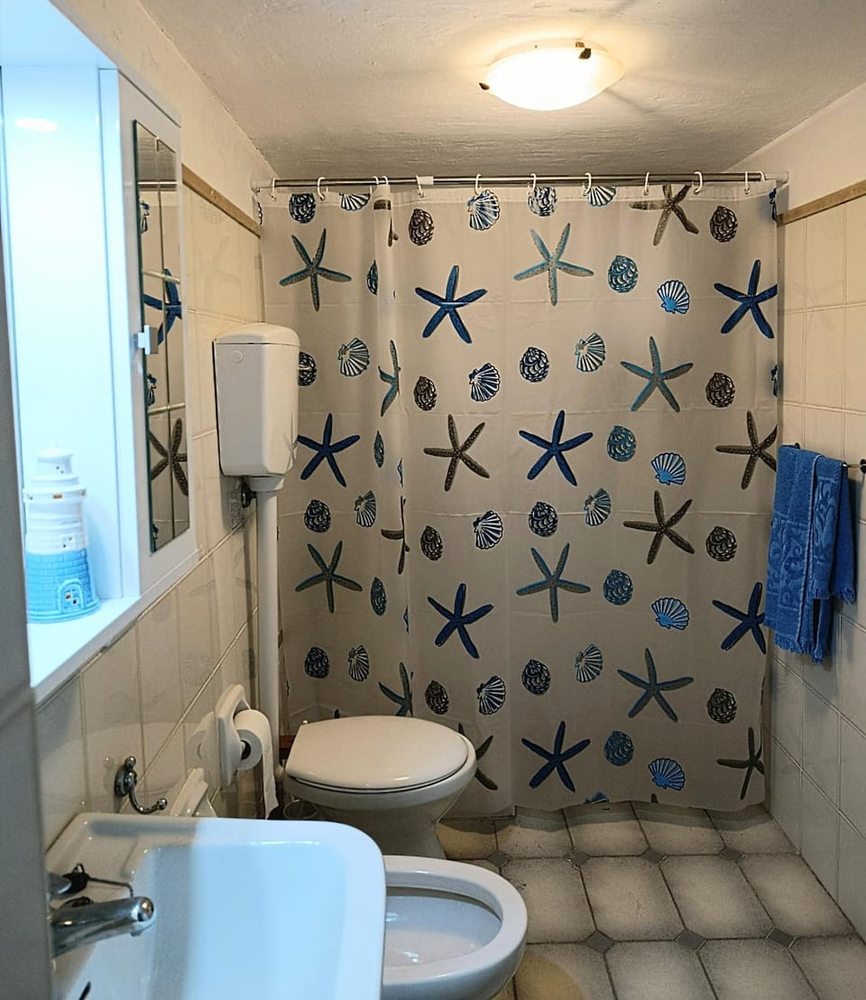 Shower, Bathroom, towels