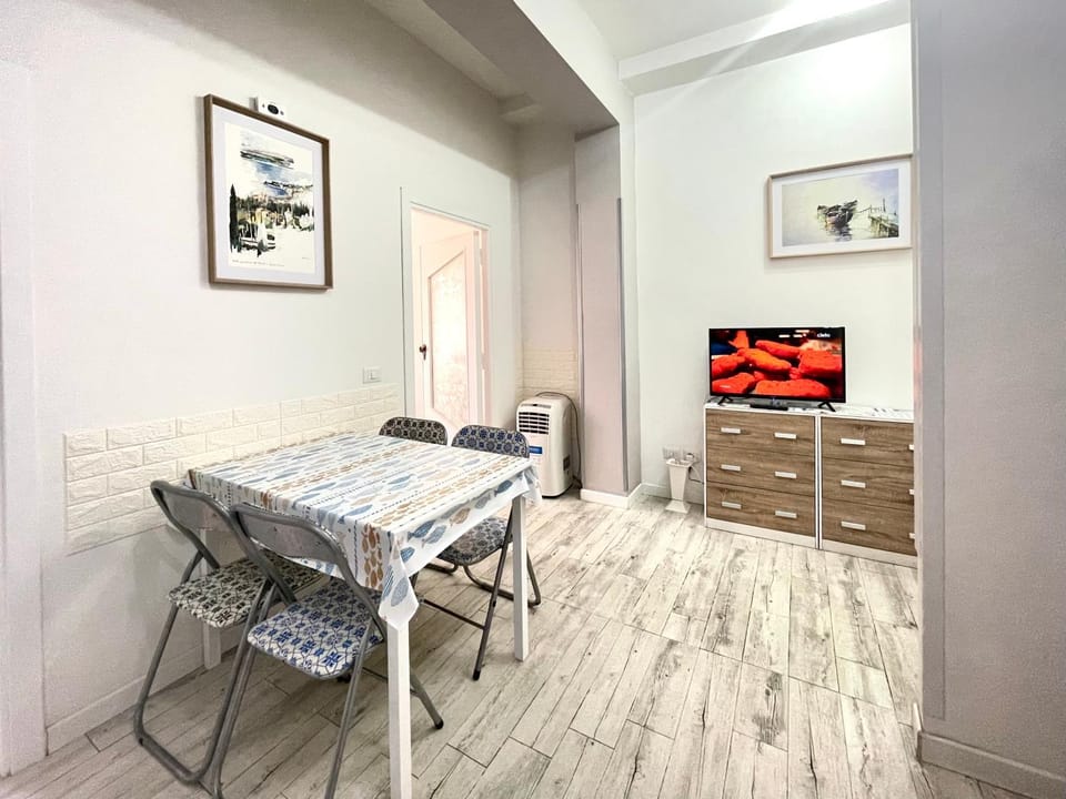 Property building, TV and multimedia, Living room, Seating area, Dining area