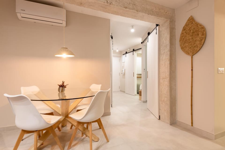 Living room, Seating area, Dining area, air conditioner
