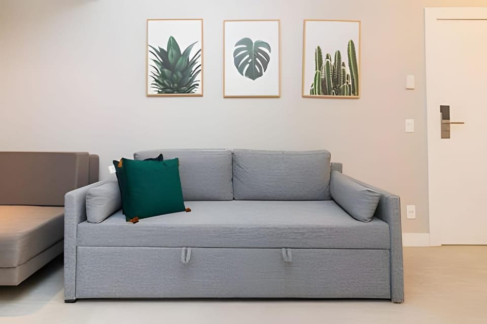 Apartamento 2 quartos reformado na quadra da praia Apartment in Rio de Janeiro