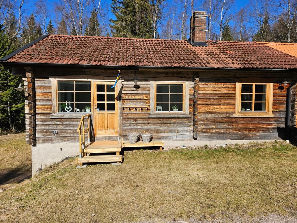 Röjeråsen stugan mitt i Dalarna - nära naturen, Siljan och Rättvik House in Sweden