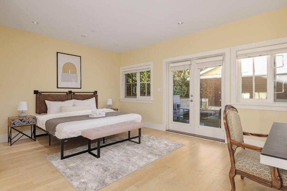 Charming Luxury Home near DT and Lonsdale Quay House in North Vancouver