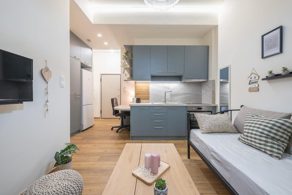 TV and multimedia, Kitchen or kitchenette, Photo of the whole room, Seating area, oven, stove
