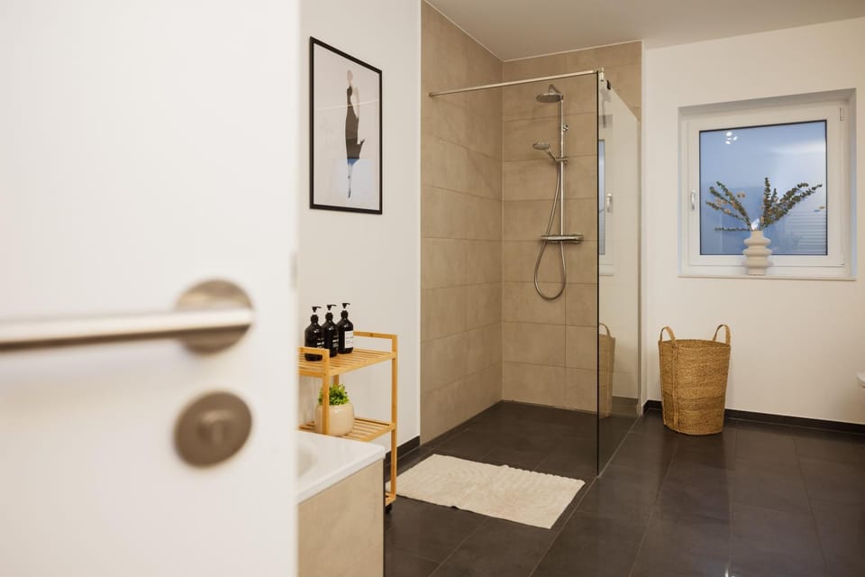 Shower, Bathroom, towels