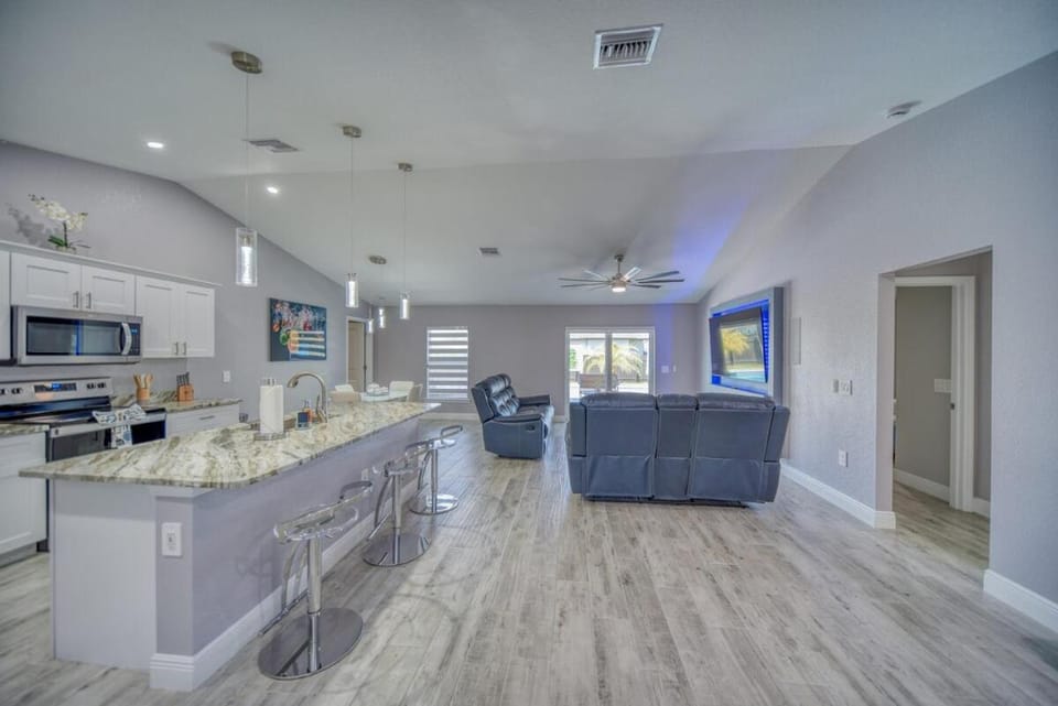 Campos Family Resort - Heated Pool House in Cape Coral