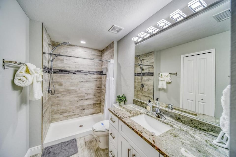Campos Family Resort - Heated Pool House in Cape Coral