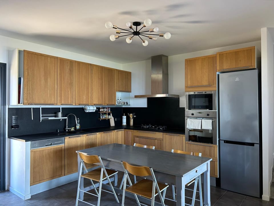 Property building, Kitchen or kitchenette, Living room
