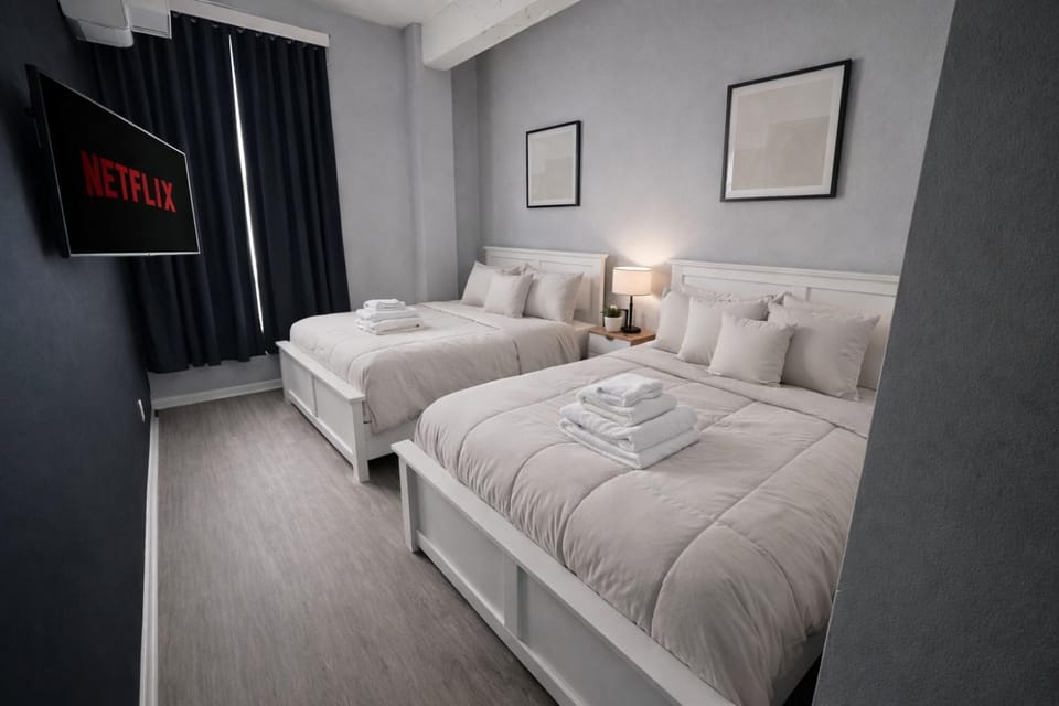 Bed, TV and multimedia, Bedroom, towels