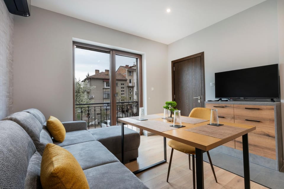 Urban Five #2 - Stylish One-bedroom apartments with Kitchen & Parking Apartment in Veliko Tarnovo