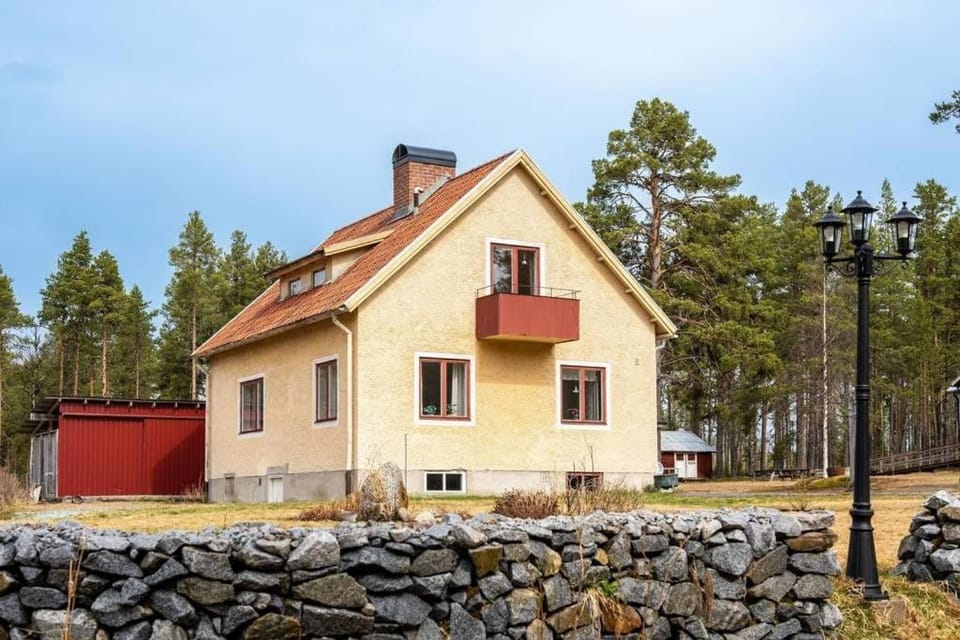 Relaxation with a lake view House in Sweden