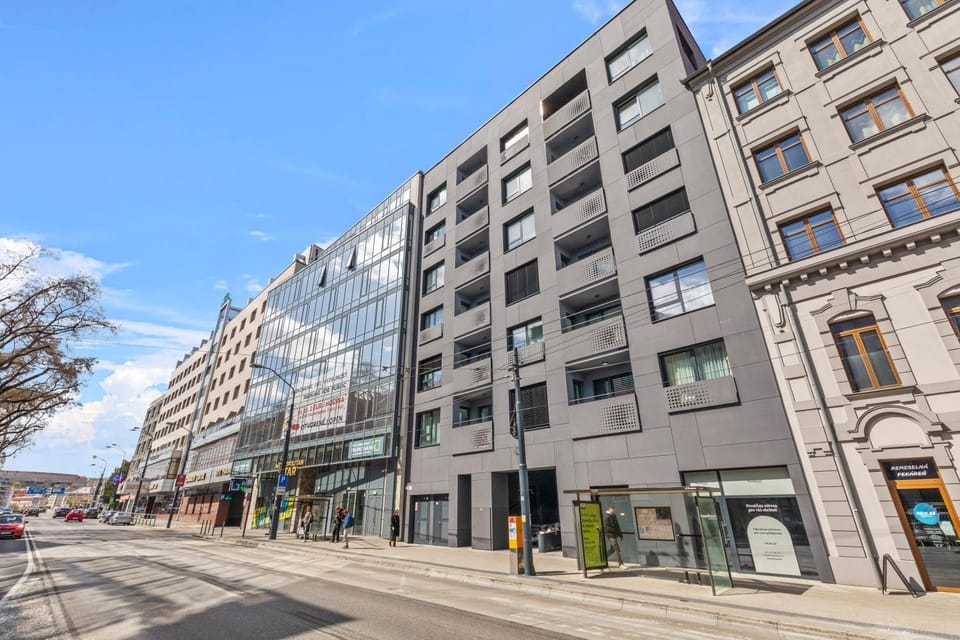 Property building, Day, Neighbourhood, City view, Street view, Location