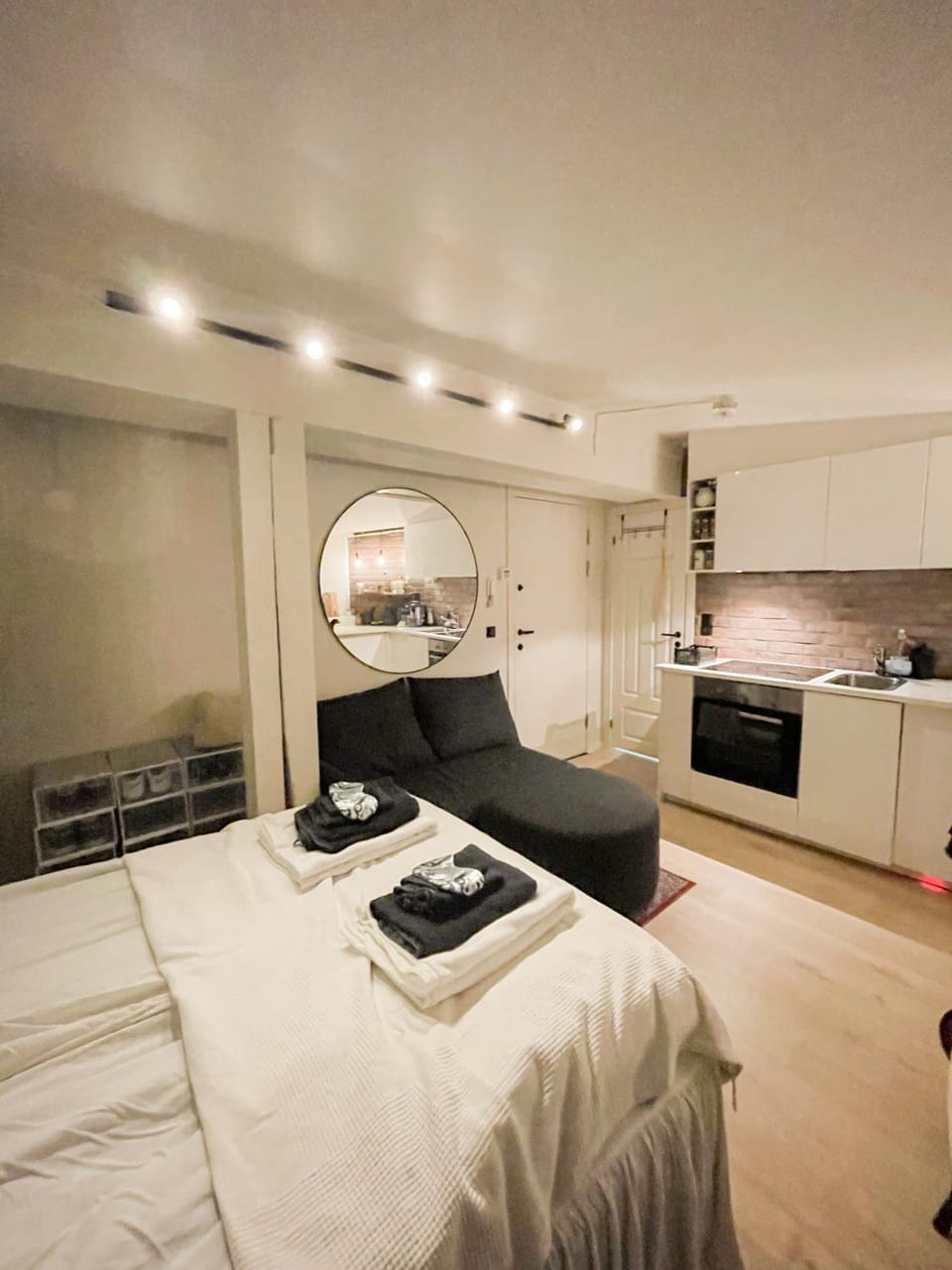 Bed, Seating area, towels