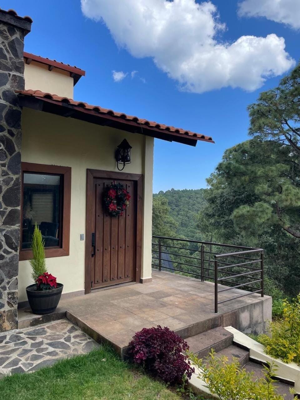 Property building, Natural landscape, Garden, Garden view, Mountain view