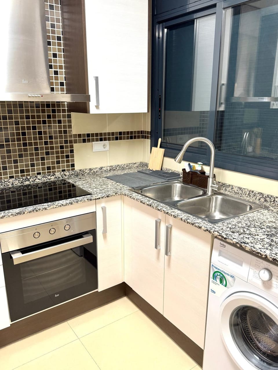 Kitchen or kitchenette, Kitchen or kitchenette