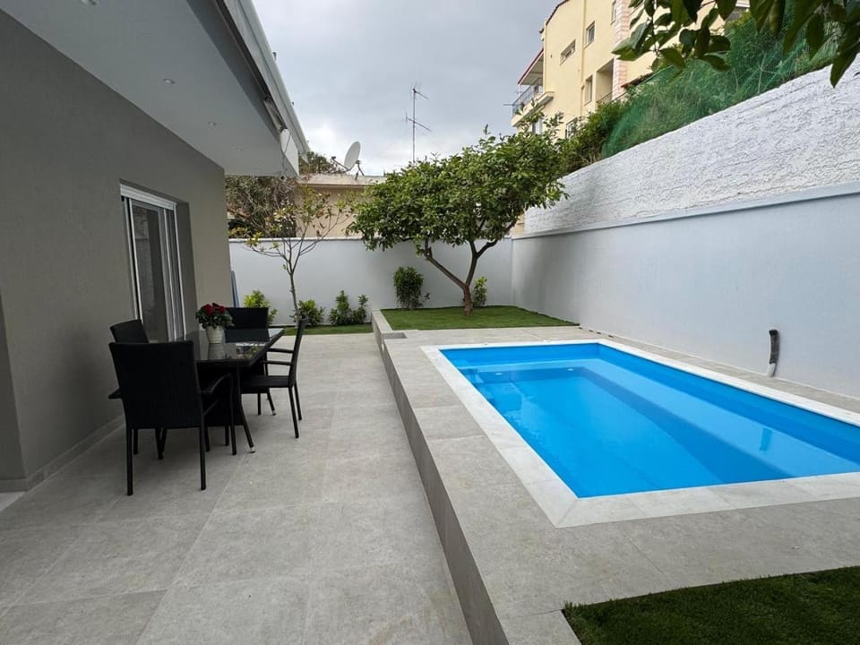 Caza pool Glyfada House in South Athens