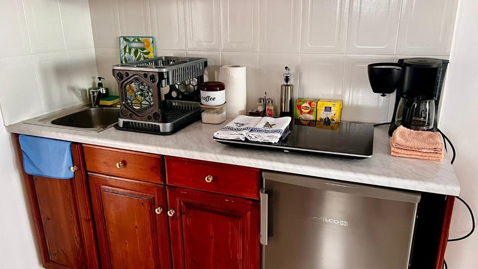 Coffee/tea facilities, Kitchen or kitchenette, stove, toaster, kitchen