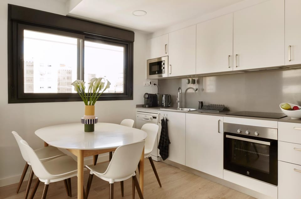 Kitchen or kitchenette, Dining area, dishwasher, oven, stove