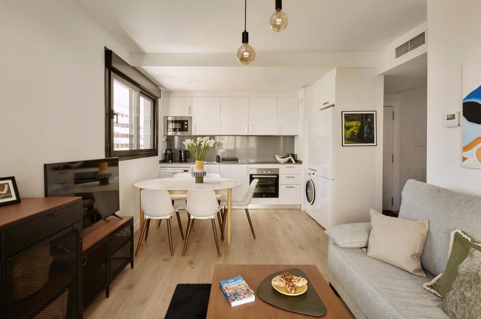 Kitchen or kitchenette, Dining area, dishwasher, oven, stove