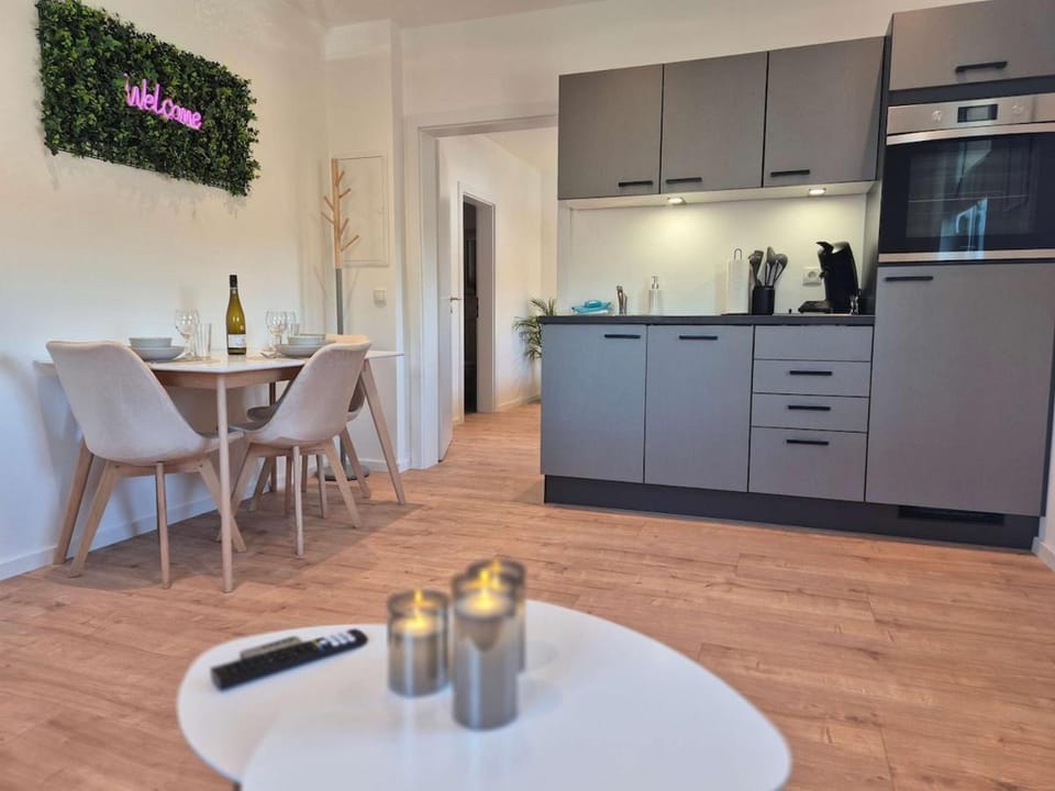 Kitchen or kitchenette, Dining area, oven, stove