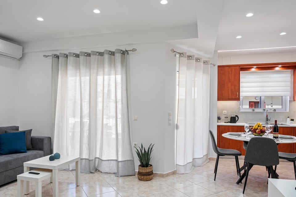 Kitchen or kitchenette, Seating area