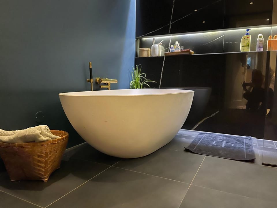 Bathroom, towels