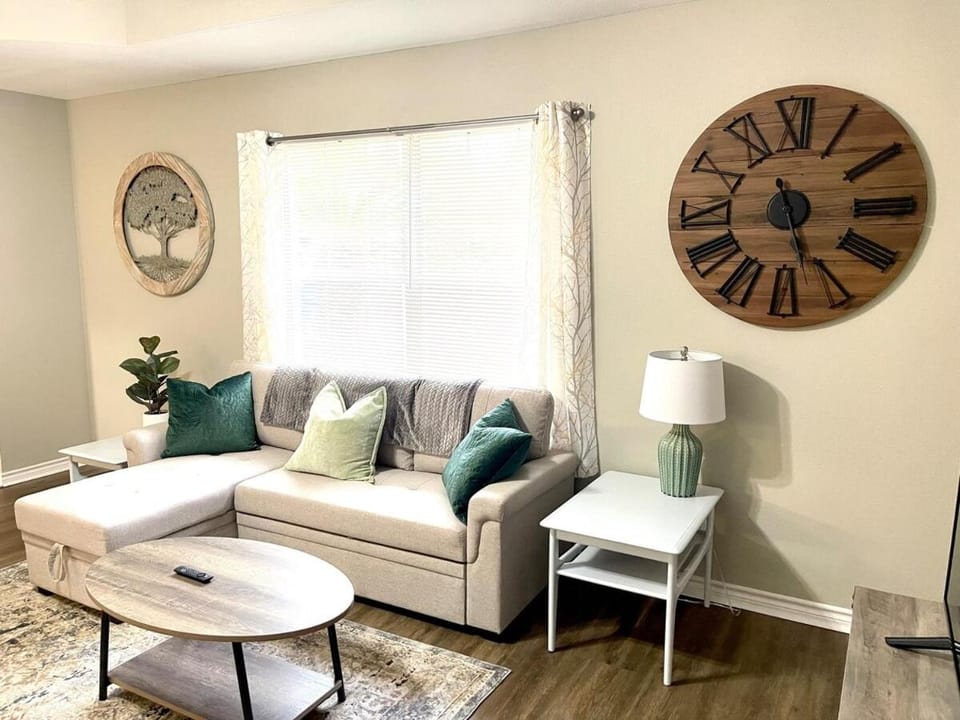 Peaceful Haven 2BR 1BA in Quiet Neighborhood House in Port Arthur