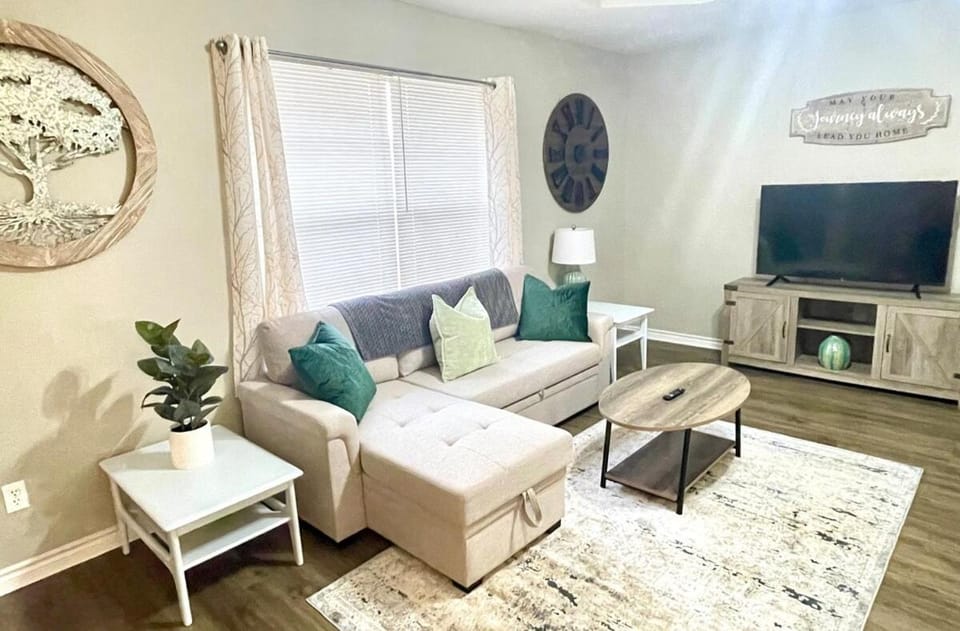 Peaceful Haven 2BR 1BA in Quiet Neighborhood House in Port Arthur