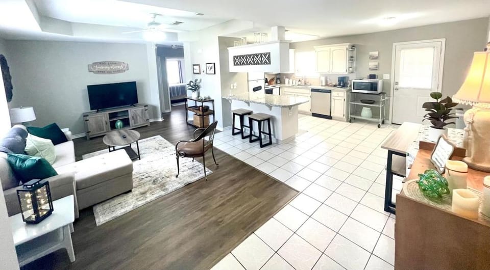 Peaceful Haven 2BR 1BA in Quiet Neighborhood House in Port Arthur