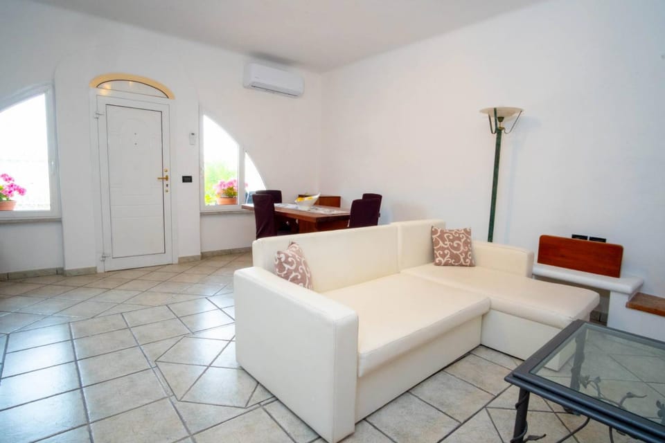 Living room, Seating area, air conditioner